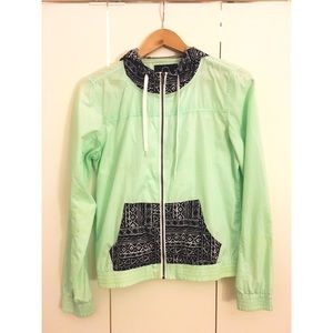 Windbreaker / rain jacket